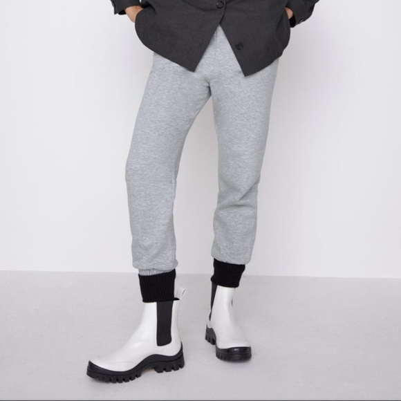 ZARA BNWT Low Heel Vibram Sole Leather Ankle Boots - Picture 2 of 10